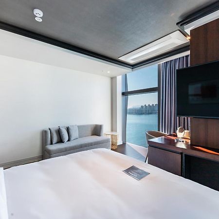 H Avenue Gwanganri Beach Busan Exterior photo