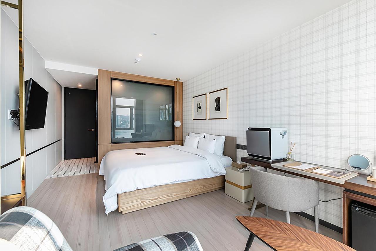 H Avenue Gwanganri Beach Busan Exterior photo